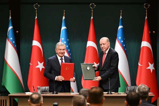 Cumhurbaşkanı Erdoğan, Özbekistan Cumhurbaşkanı Mirziyoyev ile görüştü: 5 anlaşma imzalandı