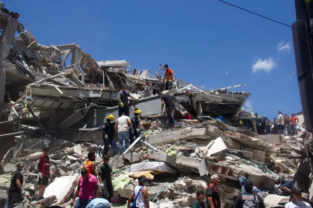 Kolombiya'da 7.4 Büyüklüğünde Deprem: Can Kaybı 132'ye Yükseldi