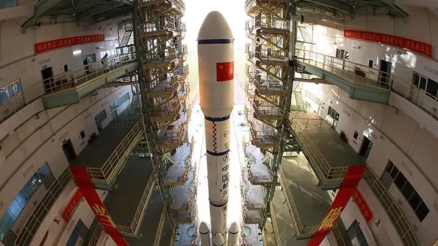 Çin'in Uzay Yarışı: LandSpace Yeniden Kullanılabilir Roket Testinde Başarı Sağladı