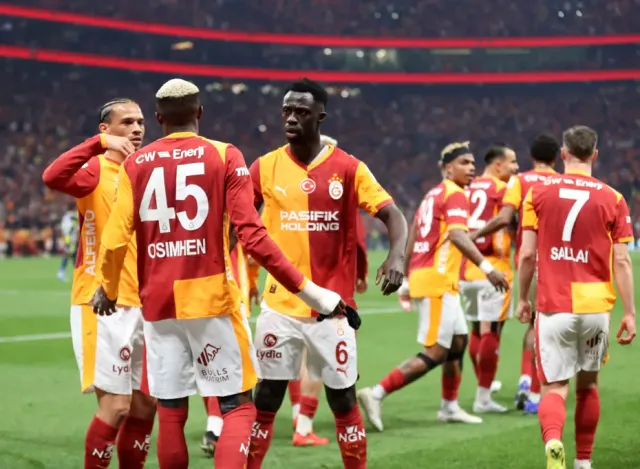 Galatasaray Derbide Fenerbahceyi Devirdi: Zirvede Fark Acildi