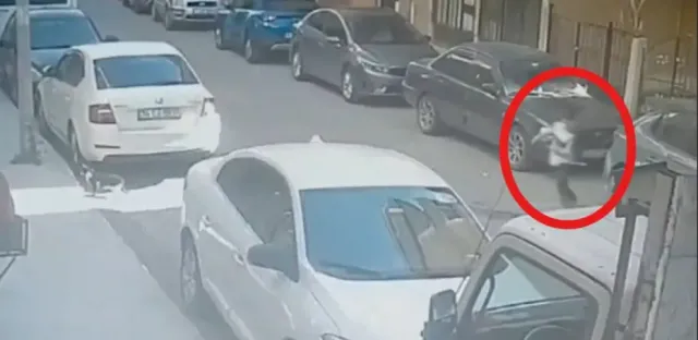 Pendik'te Yürekleri Ağza Getiren Kaza: Yola Fırlayan Çocuğa Otomobil Çarptı