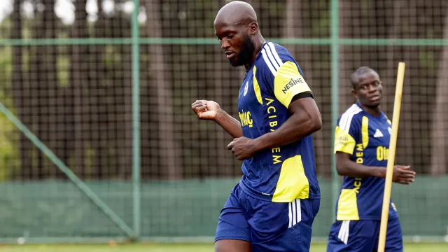 Fenerbahçe'nin Yeni Yıldızı Romelu Lukaku İlk Antrenmanına Çıktı