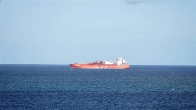 Hürmüz Boğazı'nda Kritik Kriz: Gemi Trafiği Tamamen Durdu