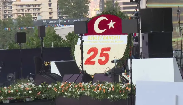 AK Parti 25 Yıllık Siyasi Yolculuğunu Kutluyor: Bahçeli'den Özel Çelenk