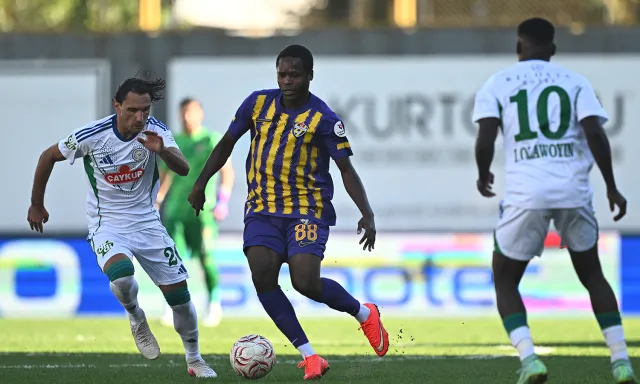 10 Kişi Kalan Çaykur Rizespor Eyüpspor'u Deplasmanda Devirdi