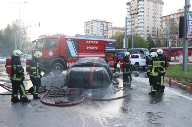 Kayseri'de Elektrikli Araç Yangınına Özel Müdahale: Battaniye Yöntemi Kullanıldı