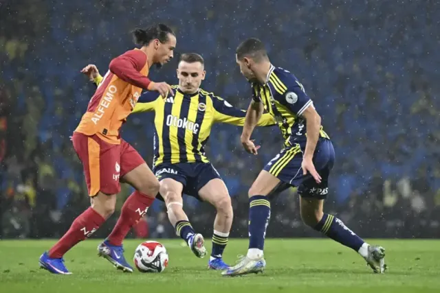 25 Nisan 2026 Spor Dünyası: Derbi Heyecanı ve Transfer Gündemi