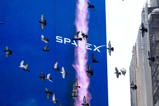 SpaceX Rekor Zarara Hazırlanıyor: Hisseler Zirveden Yarı Yarıya Düştü
