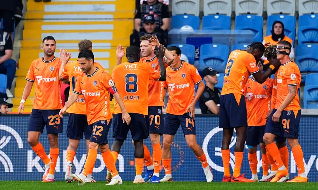 Başakşehir Sezona 3 Puanla Başladı: Kocaelispor'u 2-0 Geçti