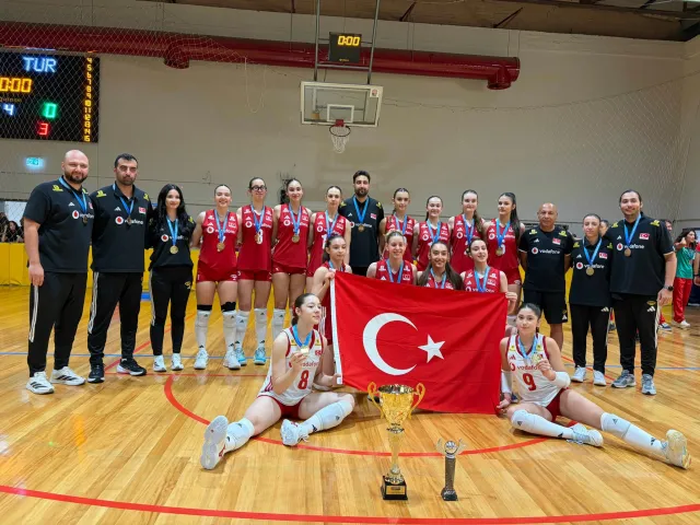 16 Yaş Altı Kadın Milli Voleybol Takımı Namağlup Balkan Şampiyonu Oldu