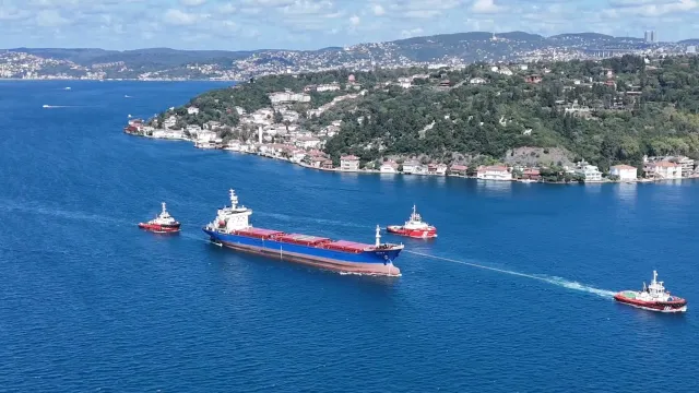 Rusya'da İHA Saldırısına Uğrayan STAR 2 Gemisi İstanbul Boğazı'ndan Geçiyor
