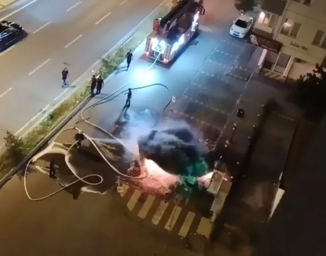 Kayseri'de Şarj İstasyonunda Elektrikli Araç Yangınına Profesyonel Müdahale