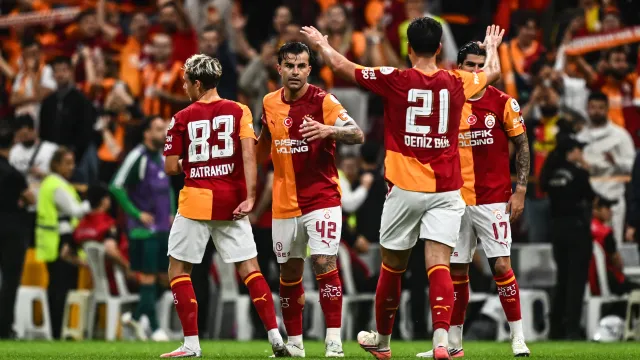 Abdülkerim Bardakcı Sahneye Çıktı, Galatasaray Süper Lig'de Liderliği Geri Aldı
