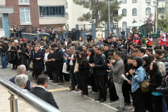 Ayser Çalık Ortaokulu Yeni Binasında Eğitimle Buluştu: İlk Gün Seferberliği