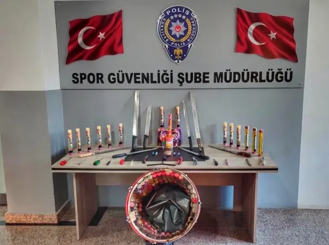 Süper Lig Maçı Öncesi Skandal: Taraftar Otobüsünden Cephanelik Çıktı