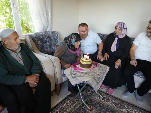 Kastamonu'da Büyük Coşku: Atiye Nine 100 Yaşını Davul Zurnayla Kutladı