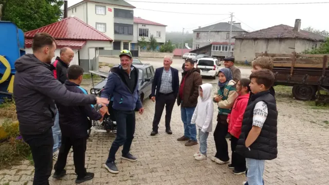 Fransız Gezginin Bisikletle Çin Yolculuğu: Türkiye'de Mola Verdi ve Türk Çayına Hayran Kaldı