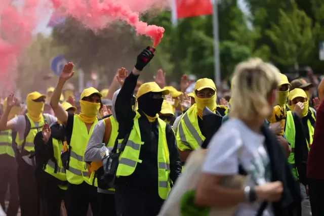 Almanya’da AfD Kongresine Dev Protesto: Aşırı Sağcı Partinin Toplantısında Gerginlik