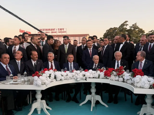 Devlet Bahçeli'den Siyaset ve Cemiyet Hayatını Buluşturan Nikah Şahitliği