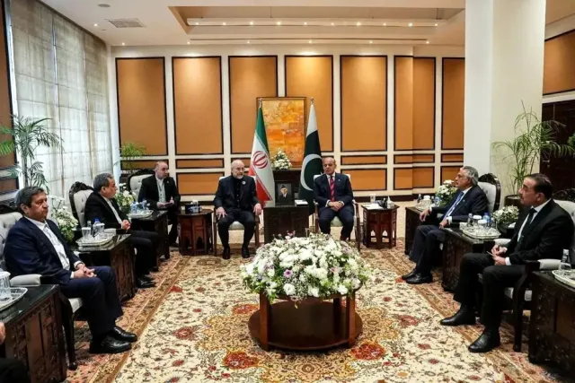 İran ve ABD Arasında Barış Masası Pakistan'da Kuruluyor: Diplomasi Rüzgarı Petrolü Düşürdü