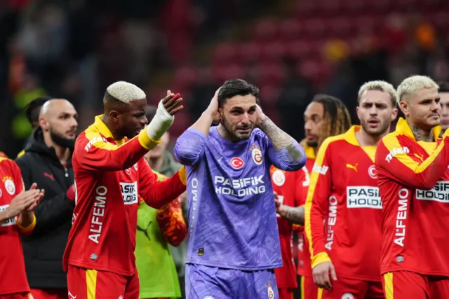 Gözyaşları Sonrası Osimhen'den Günay Güvenç'e Destek: Hatalar Futbolun Bir Parçasıdır