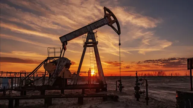 Hürmüz Boğazı'nın Yeniden Açılması Petrol Fiyatlarını Çökertti