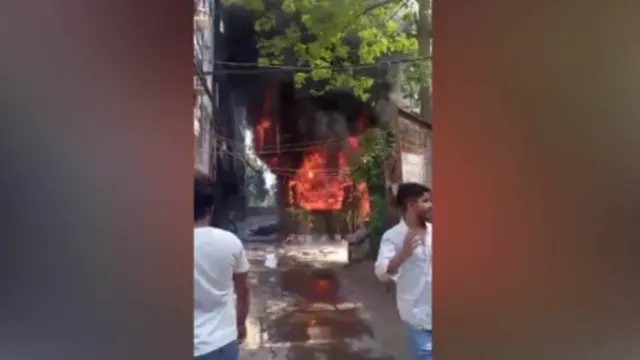 Yeni Delhi'de Faciaya Yol Açan Otel Yangını: 21 Kişi Hayatını Kaybetti