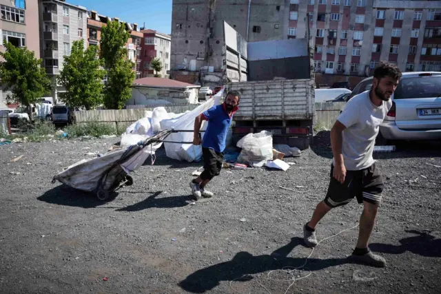 Depozito Yönetim Sistemi Sokak Toplayıcılarının Gelirini Etkiledi