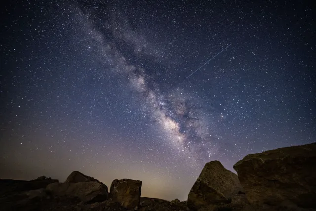 Gökyüzünde Görsel Şölen: Perseid Meteor Yağmuru Geceyi Aydınlattı