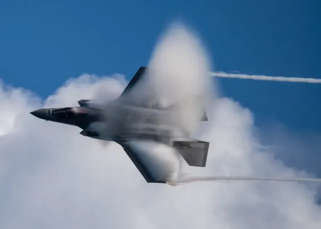 ABD'de F-35 Savaş Uçağı Düştü: Pilot Son Anda Kurtuldu