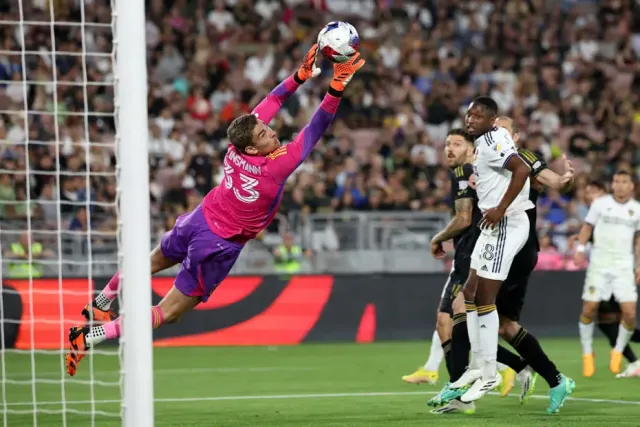 Jonathan Klinsmann'dan Korkutan Haber: Maçta Boynu Kırıldı