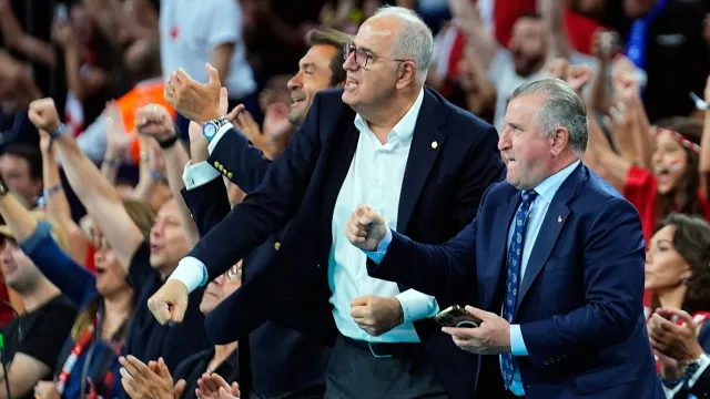 Mehmet Akif Üstündağ'dan Filenin Sultanları'na Büyük Övgü
