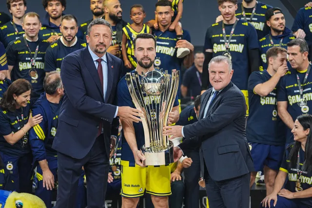 Melih Mahmutoğlu: "Hedeflediğimiz 3 kupa daha var"