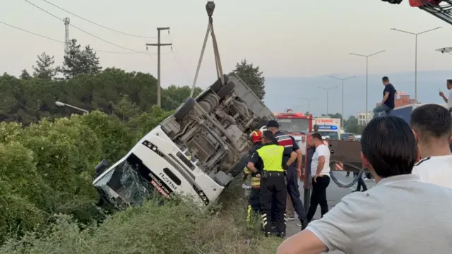 Samsun'da Halk Otobüsü Devrildi: 21 Yaralı