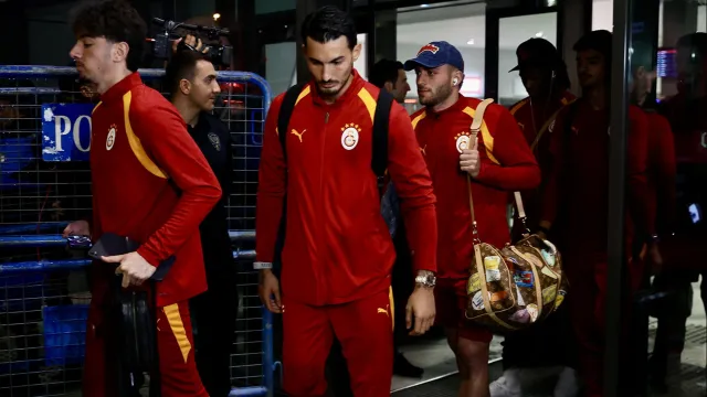 Galatasaray Kafilesi Trabzon'da: Zorlu Maç İçin Bekleyiş Başladı