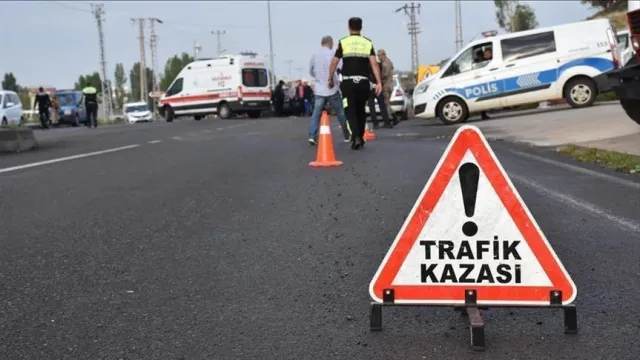 İzmir'de Feci Kaza: Tankerin Çarptığı Otomobildeki Evli Çift Can Verdi