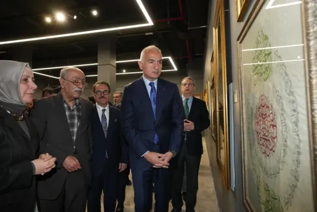 Bakan Ersoy'dan Fuadnâme Sergisine Ziyaret: Kültürel Mirasın Yaşatılmasına Vurgu