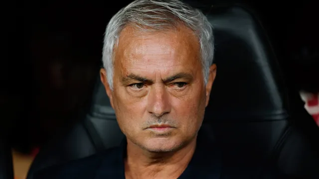 Mourinho'dan derbi öncesi Süper Lig bombası: "Hiç başlamayalım bile"