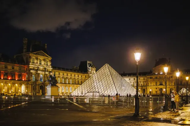 88 Milyon Euro'luk Louvre Müzesi Soygunu: 25 Bin Euro İçin Tarihi Çaldılar