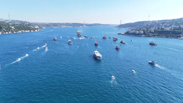 İstanbul Boğazı'nda 15 Temmuz Şehitleri İçin Dev Deniz Korteji