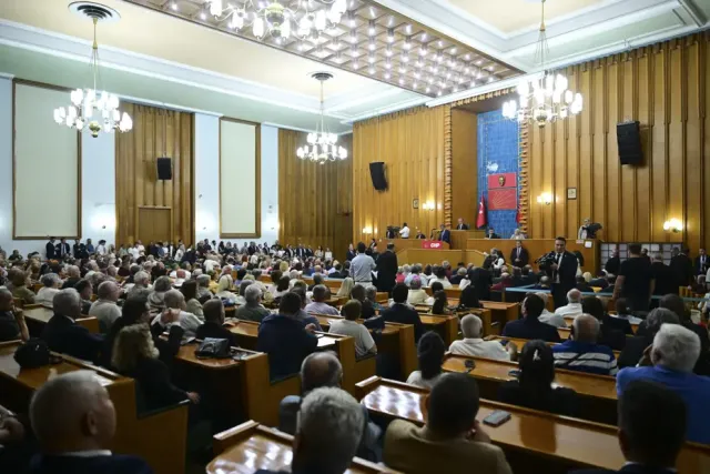 CHP'de Tarihi Yol Ayrımı: Özgür Özel Yeni Parti İçin Düğmeye Bastı