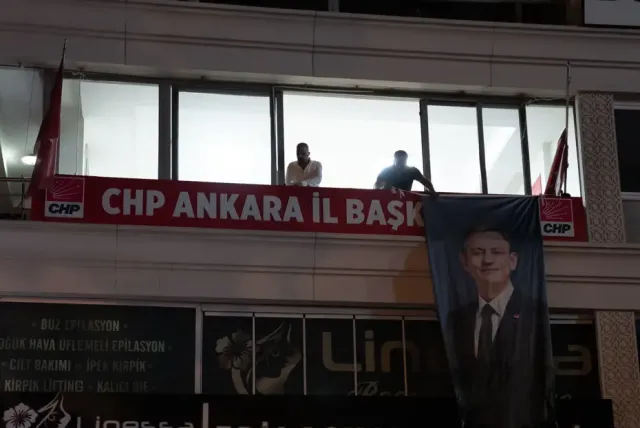 CHP Ankara İl Başkanlığı Binasında Gece Saatlerinde Gerginlik