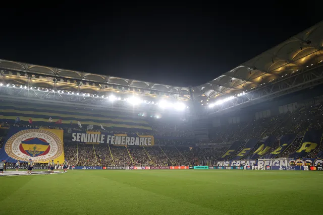 Fenerbahçe Tribünlerinden Dev Koreografi ve Görsel Şölen