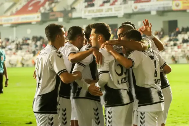 Altay Kulübü'nde Borç 1 Milyar TL'yi Aştı: 112 Yıllık Çınar İçin Kayyum Kararı ve Taraftardan İzmir'e Tepki