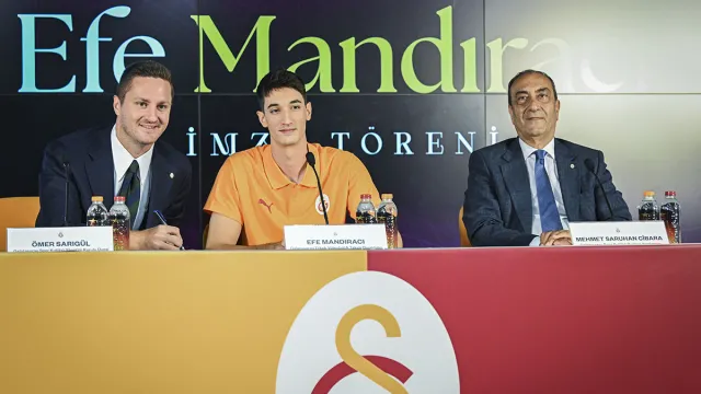 Galatasaray'dan Yeni Transfer Efe Mandıracı İçin Görkemli İmza Töreni