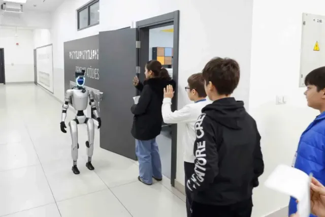 Türkiye'nin İlk Resmi Robotu CANİKMAN Görev Başında