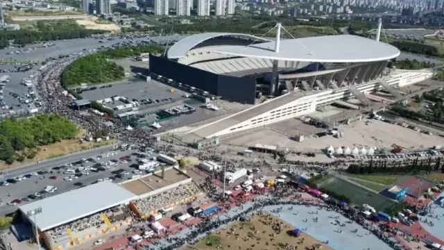 Kanye West İstanbul'da: 120 Bin Kişilik Dev Konserde Büyük İzdiham