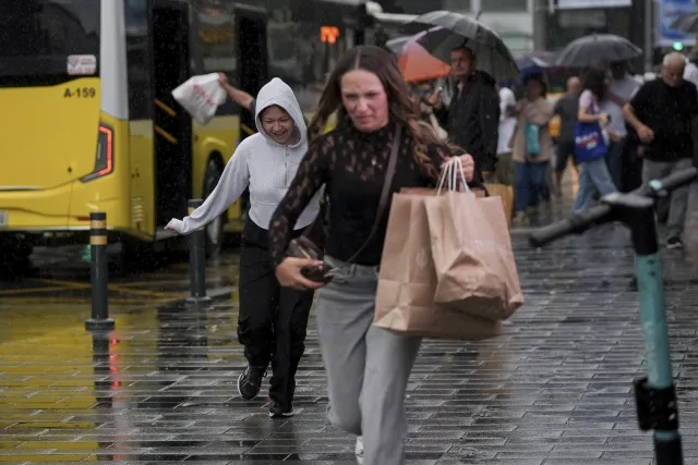 İstanbul'a Kuzey Kabusu: Meteoroloji ve Valilikten Peş Peşe Kritik Uyarı
