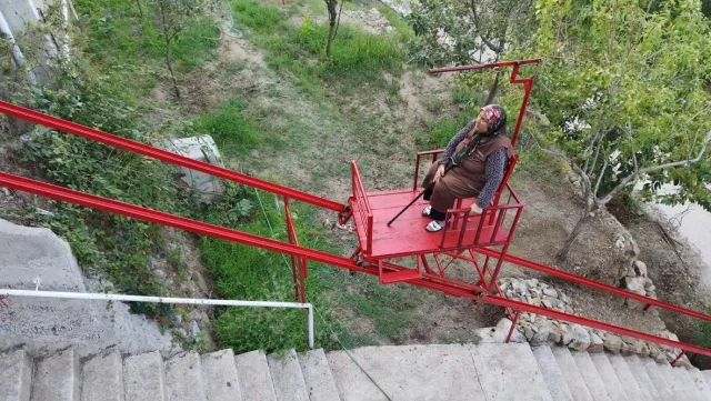 Osmaniye'de Büyük Vefa: 60 Basamaklı Merdivene Eşi İçin Asansör Yaptı
