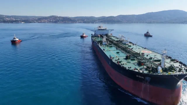 Rusya'da İHA Saldırısına Uğrayan Tanker İstanbul Boğazı'nda